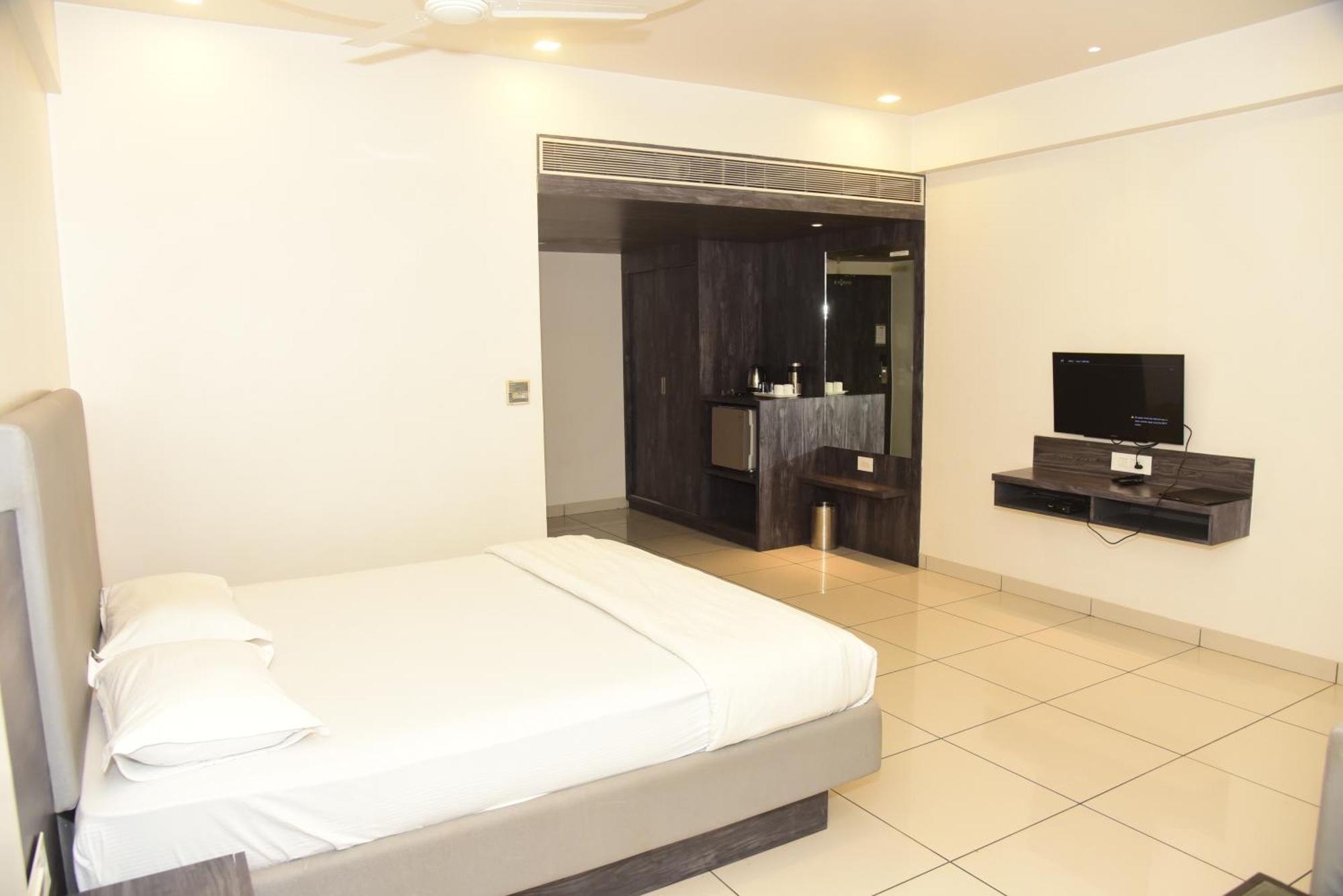 Srijan Inn Abu Road Exterior photo