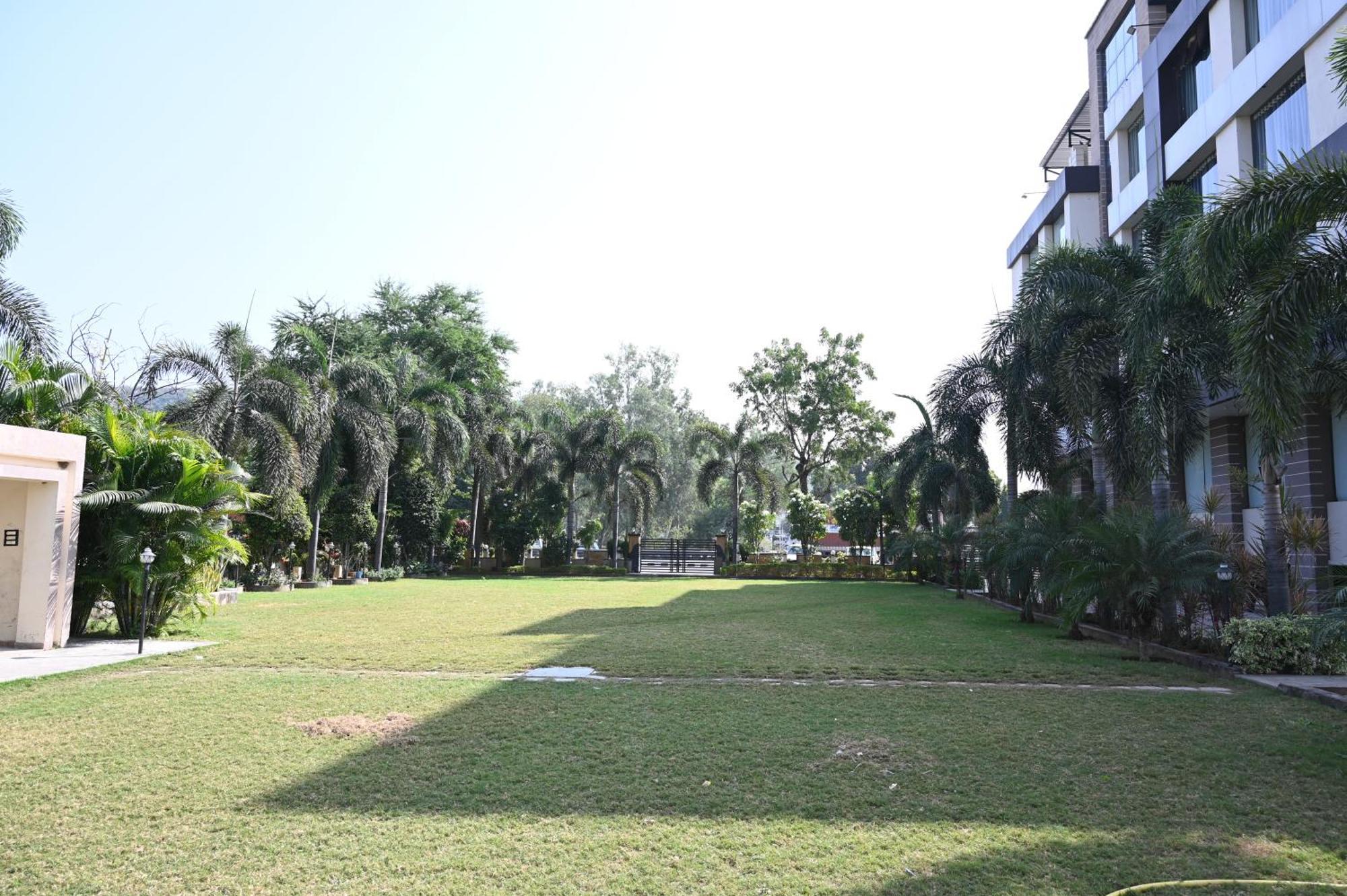 Srijan Inn Abu Road Exterior photo